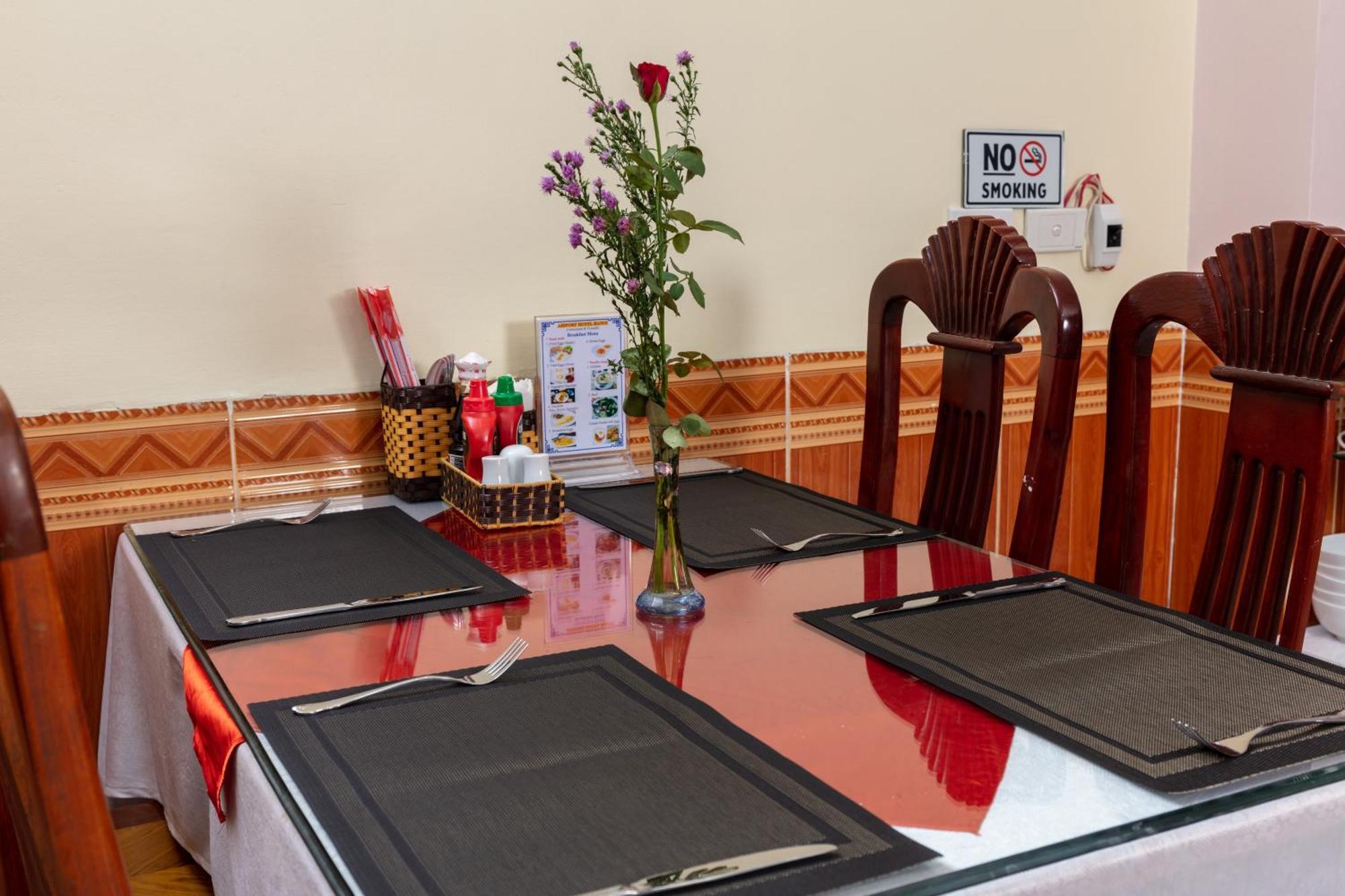 Viet Village Airport Hotel & Restaurants Hanoi Exterior foto